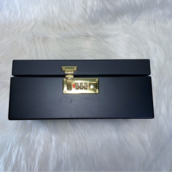 Premium Bamboo storage box with lock and removable tray and compartments - Picture 6 of 7